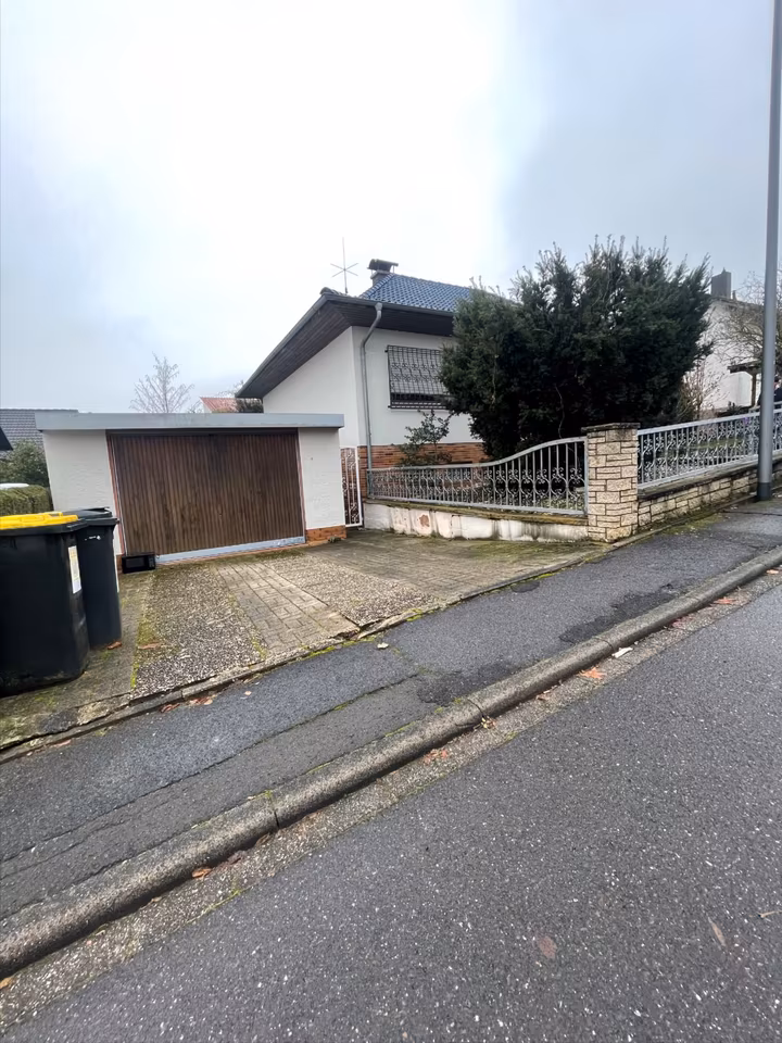 ZU VERMIETEN: Modernes Bungalow mit Garten in Wiesbaden (auch als Monteurshaus geeigenet) in Wiesbaden