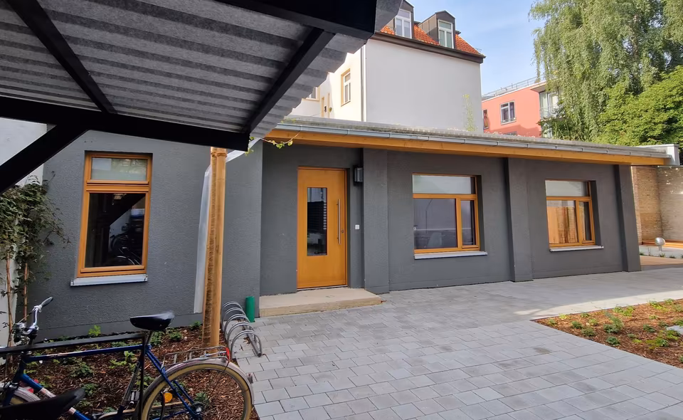 Ruhiges, möbliertes 2-Zimmer-Hinterhaus mit eigener Terrasse im beliebten Westend in Schwanthalerhöhe, München
