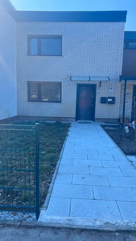 Doppelhaushälfte zu vermietung in Rudow 4-Zimmer inkls Garten in Neukölln, Berlin