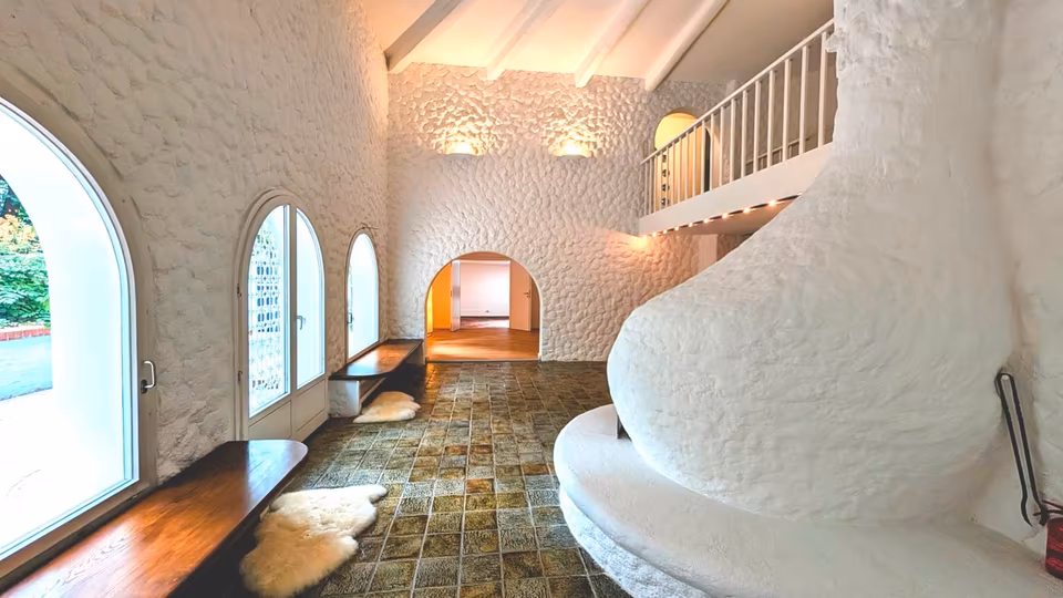 Haus im Haus: Luxuriöse Maisonette mit einzigartiger Architektur in Allach-Untermenzing, München