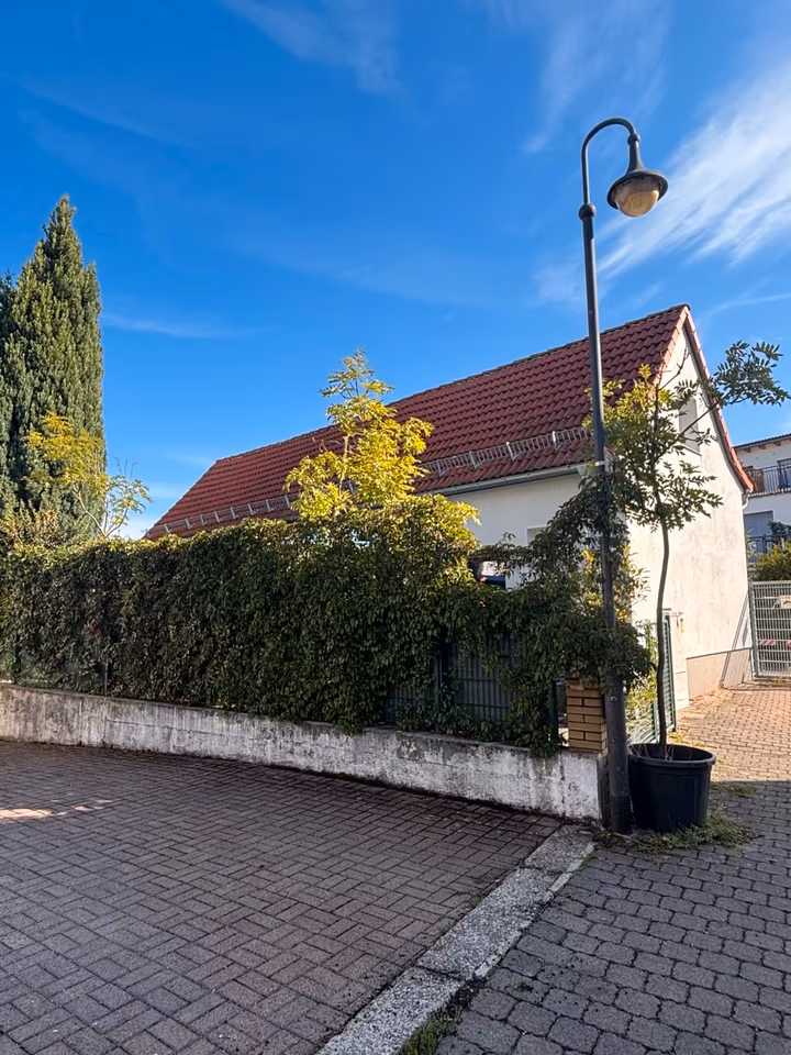 Freistehendes 4 Zimmer Haus in Frankfurt- Hausen in Praunheim, Frankfurt am Main