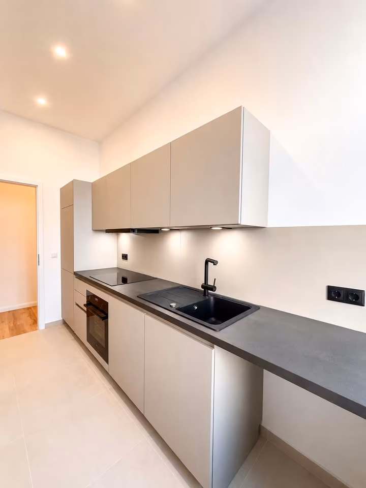 Frisch sanierte 2 Zimmerwohnung mit Einbauküche in Mitte, Berlin