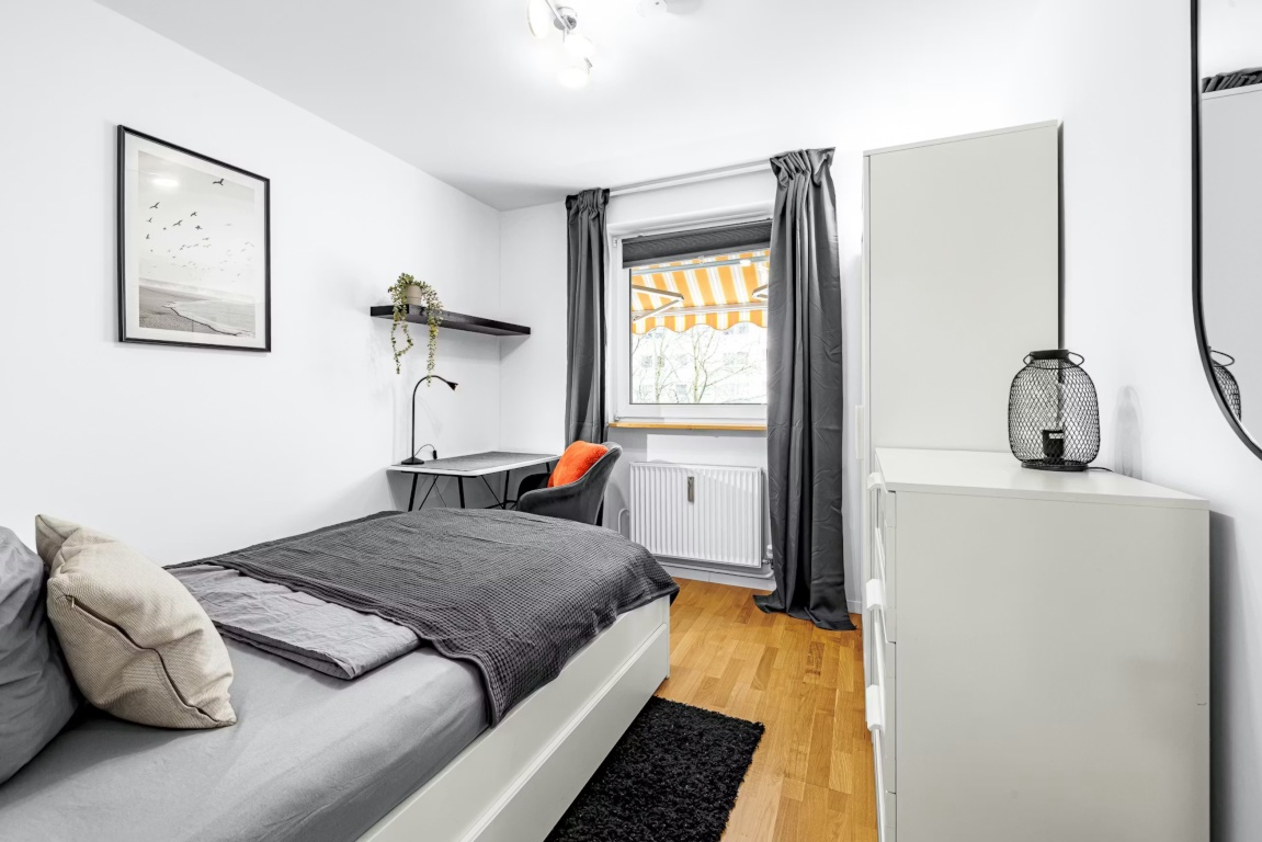 Helles WG-Zimmer in 4-er WG mit hervorragender Anbindung und Nähe zum Südpark in Sendling-Westpark, München