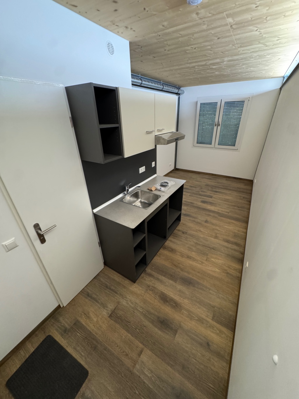Teilmöbliertes Apartment Küche/Bad/WLAN direkt an der S-Bahn Fasanerie in Feldmoching-Hasenbergl, München