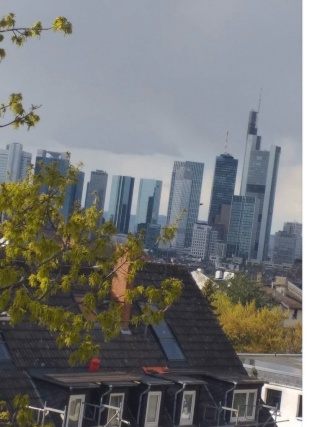 1 Zimmer Wohnung ab Oktober frei voll möbliert mit Balkon und Bad mit Badewanne Einbauküche mit allem Geräten. in Saxenhausen, Frankfurt am Main