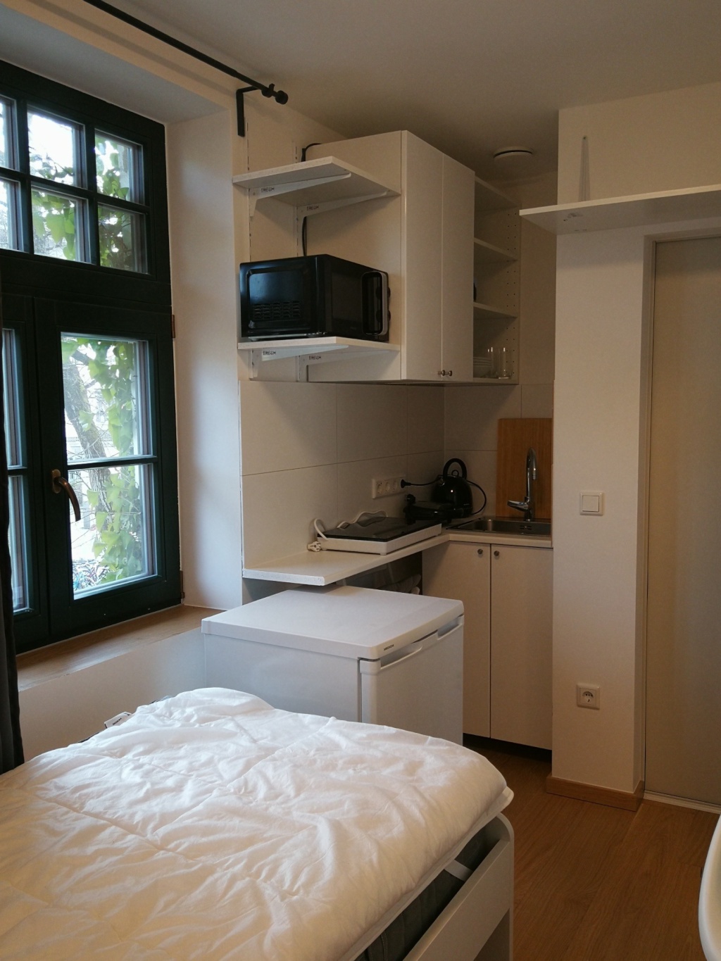 1 Zimmer student studio apartment, warm, 1mins zu Fuß zum Pasing bahnhof, 5 min city centre Sbahn - münchen in Pasing-Obermenzing, München